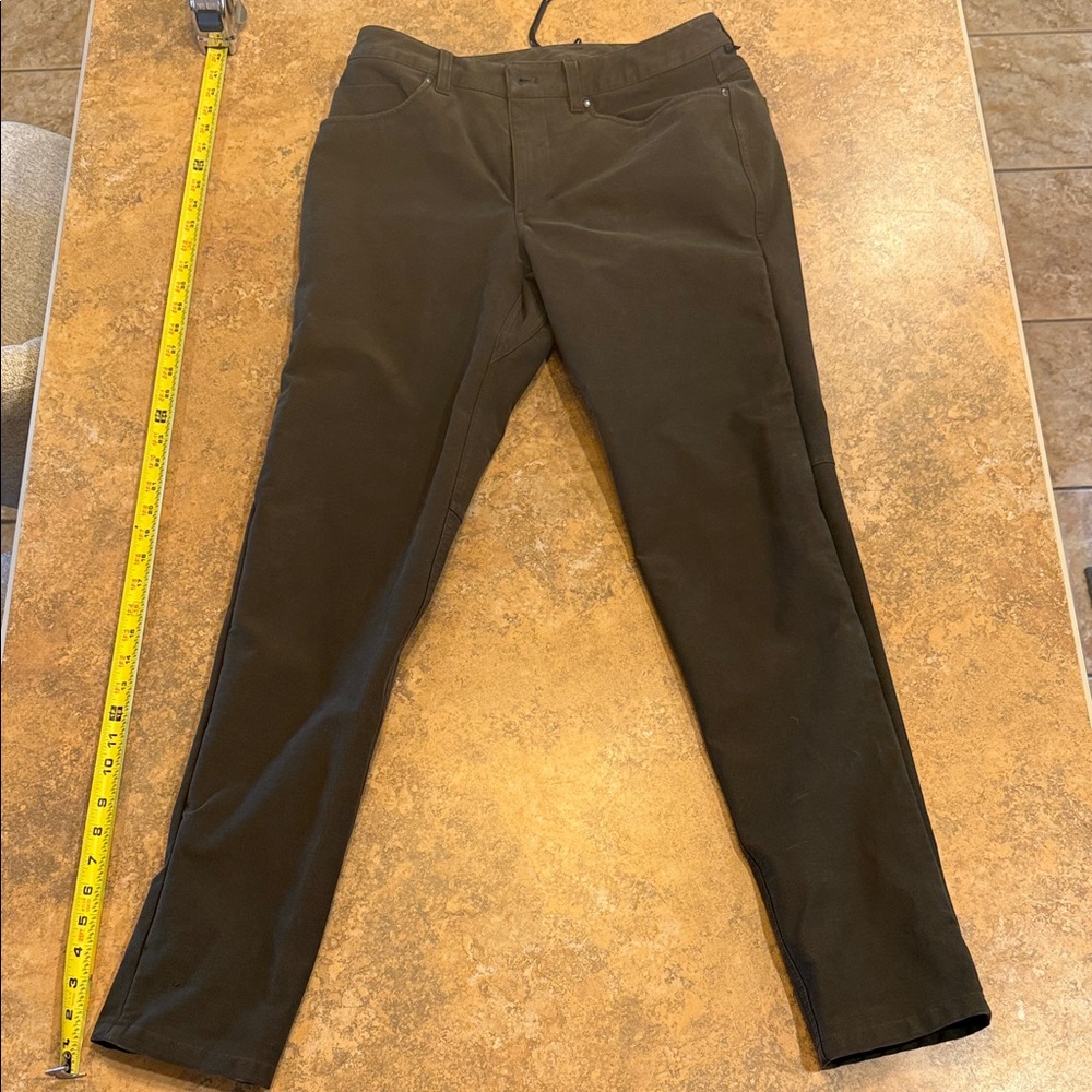 Lululemon Men’s Green ABC Slim Fit Pants